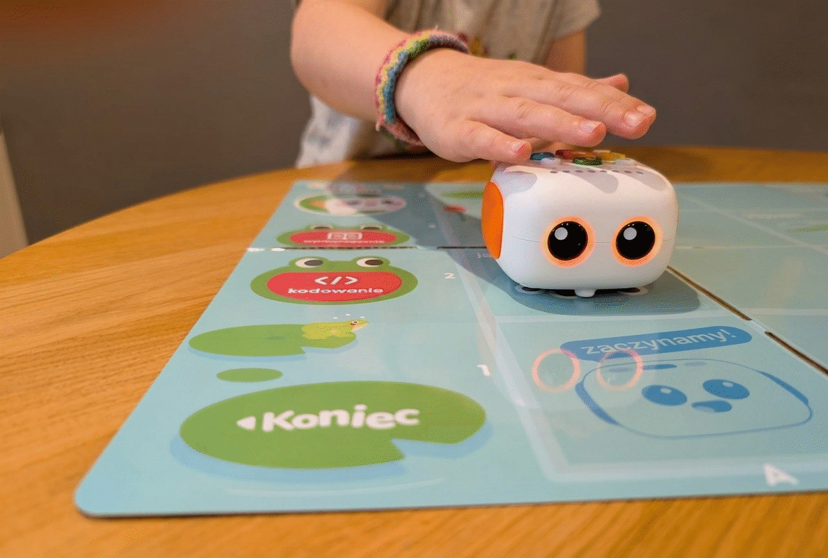 Robot Zosia Little Teacher as an educational birthday party attraction